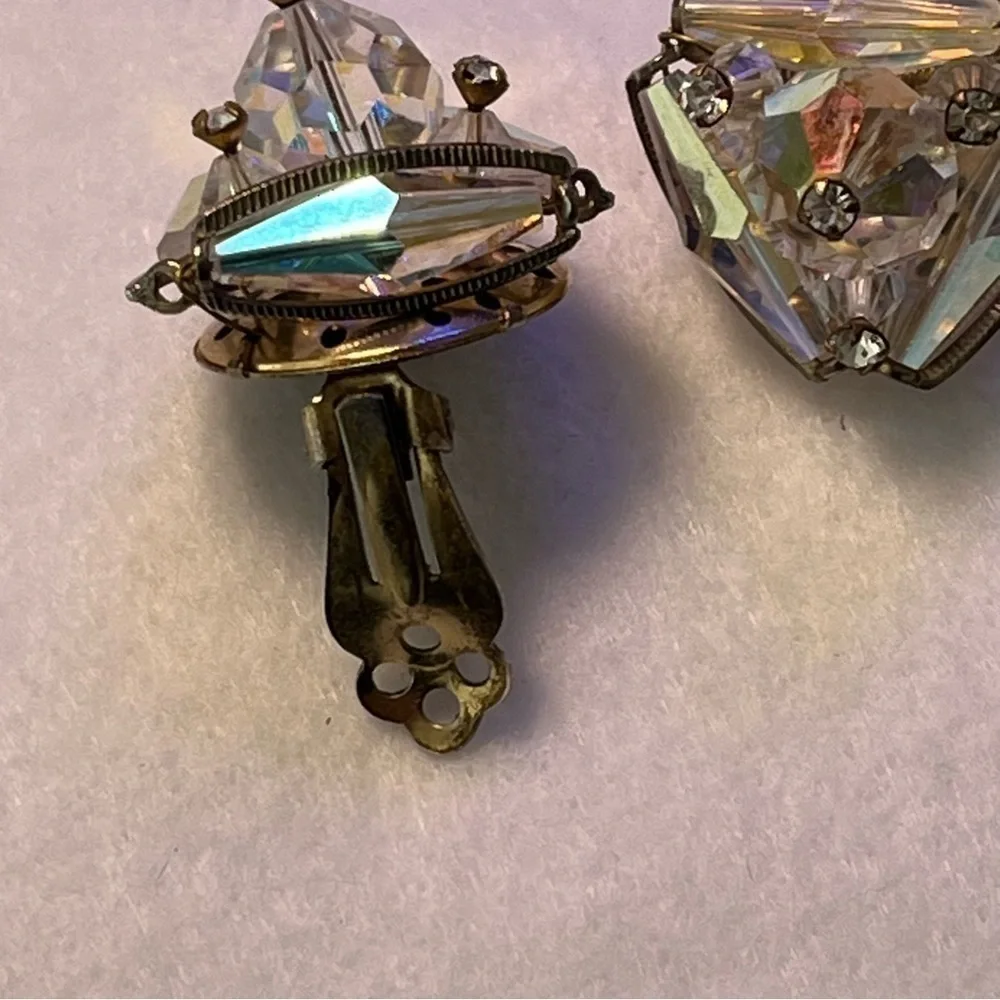 Vintage Clip Earrings iridescent chunky retro  goldtone clip.